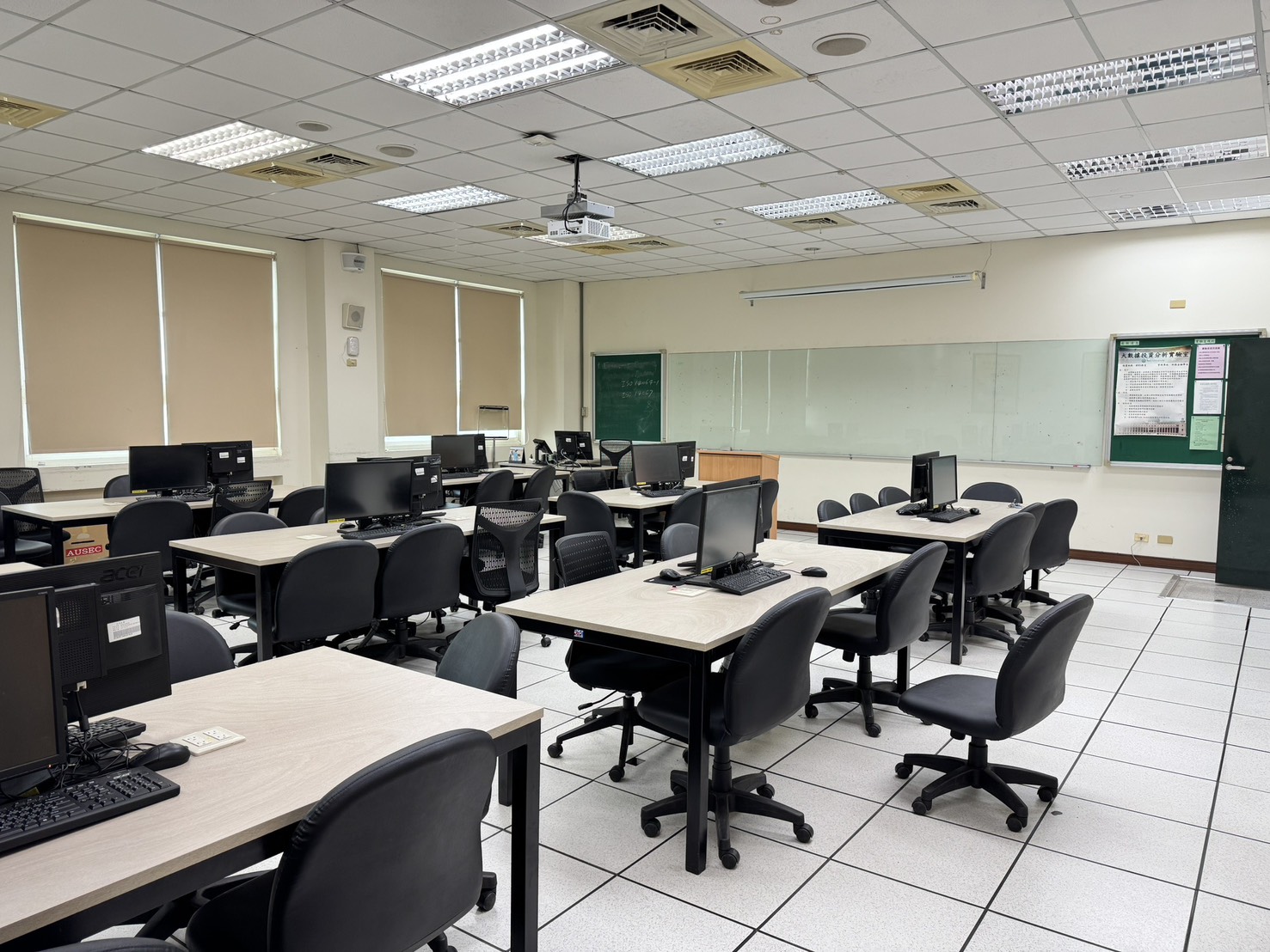 Big Data Investment Analysis Laboratory(M305)